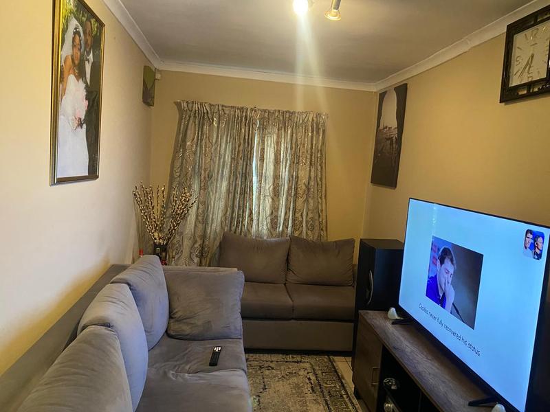 2 Bedroom Property for Sale in Goodwood Estate Western Cape